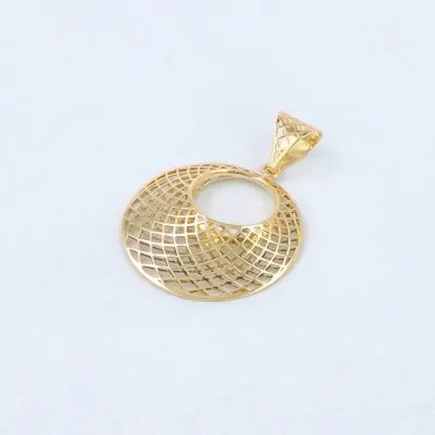 Round pendant in yellow gold with mesh texture