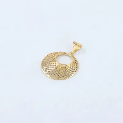 Round pendant in yellow gold with mesh texture