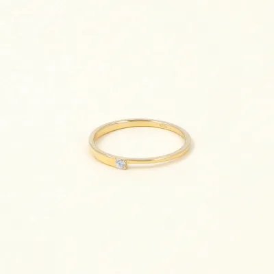 Yellow gold ring with light point