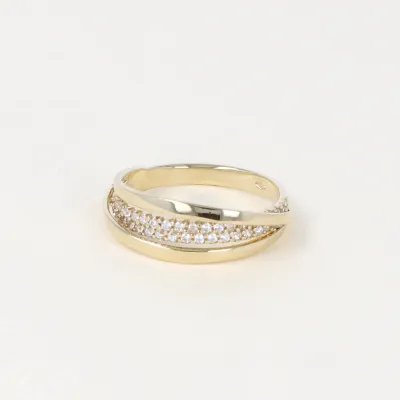 Yellow gold ring with cubic zirconia