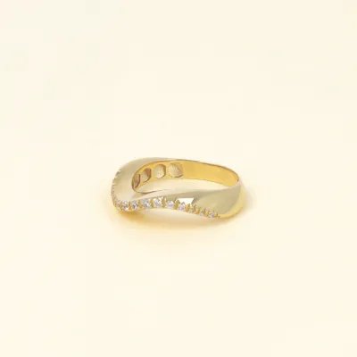 Yellow gold ring with zirconia