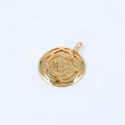 Yellow gold pendant with floral motif
