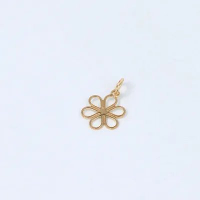 Lightweight yellow gold flower pendant