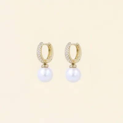Yellow gold earrings with pearl and zirconia stud
