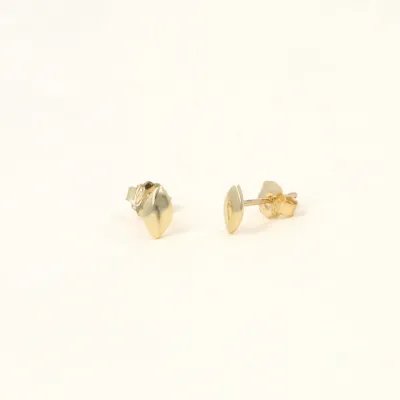 Oval stud earrings in yellow gold