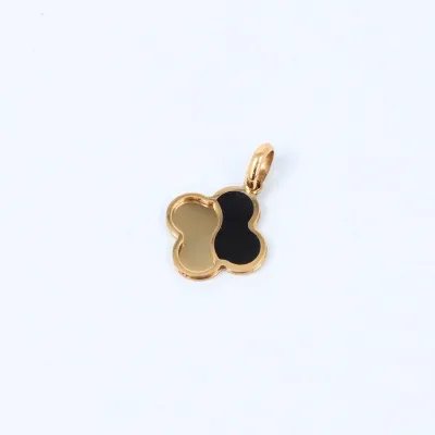 Yellow gold four-leaf clover pendant with onyx paste