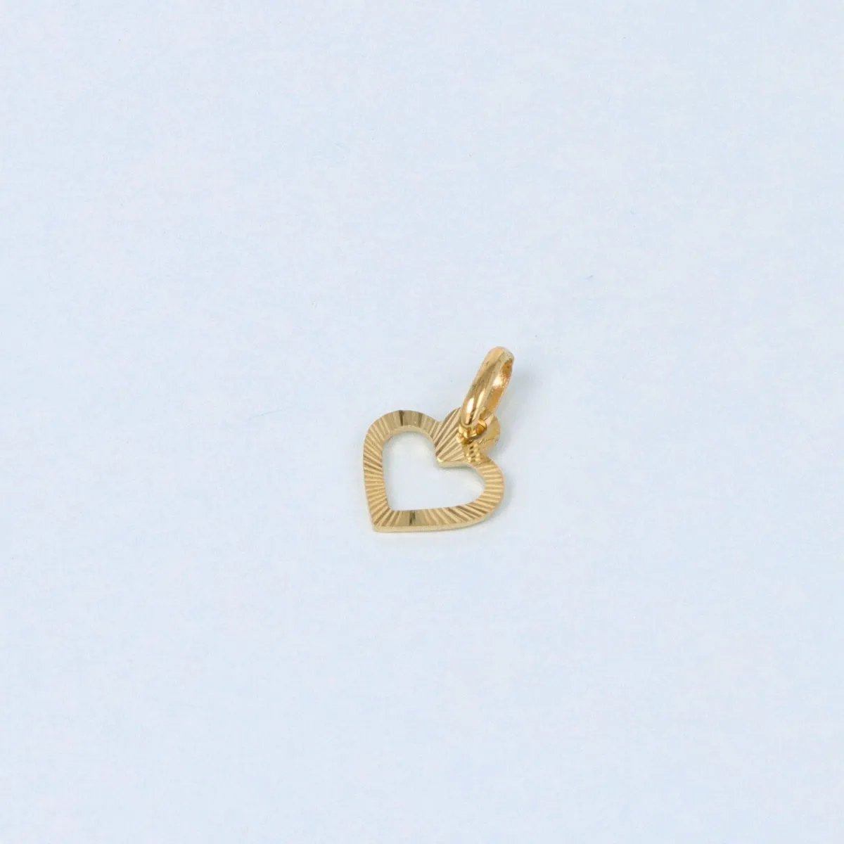 Yellow gold heart-shaped pendant