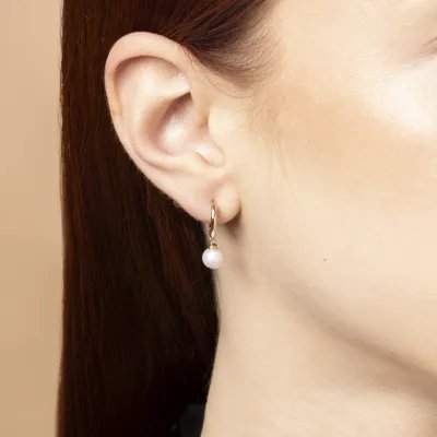 Rose gold round earrings with pearl