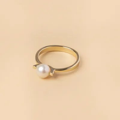 Yellow gold "Aurora" ring with pearl