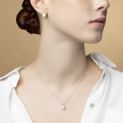 White gold set with pearls and cubic zirconia