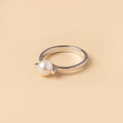 White gold "Aurora" ring with pearl