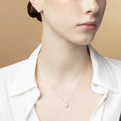 White gold set with pearls and cubic zirconia