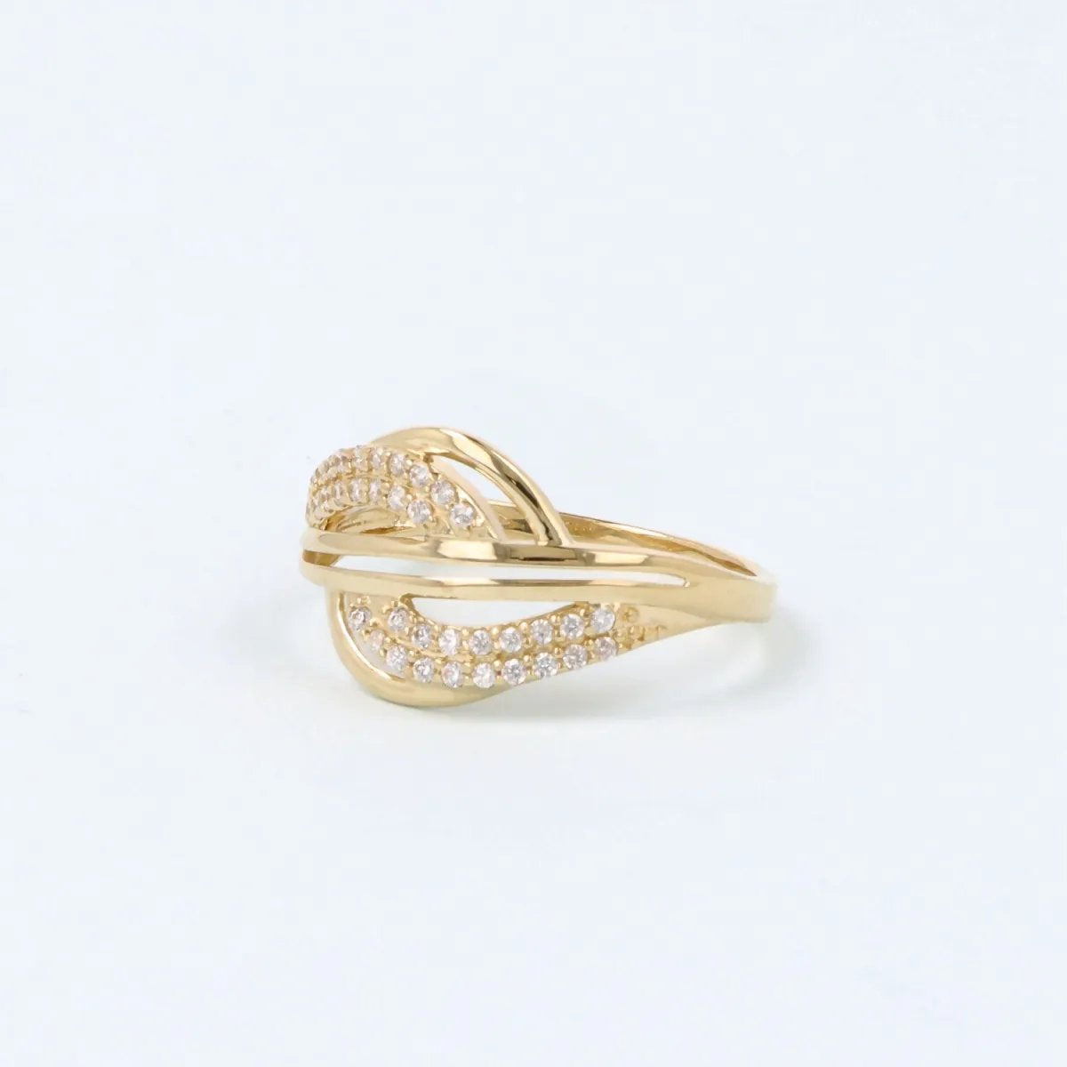 Yellow gold ring with zirconia