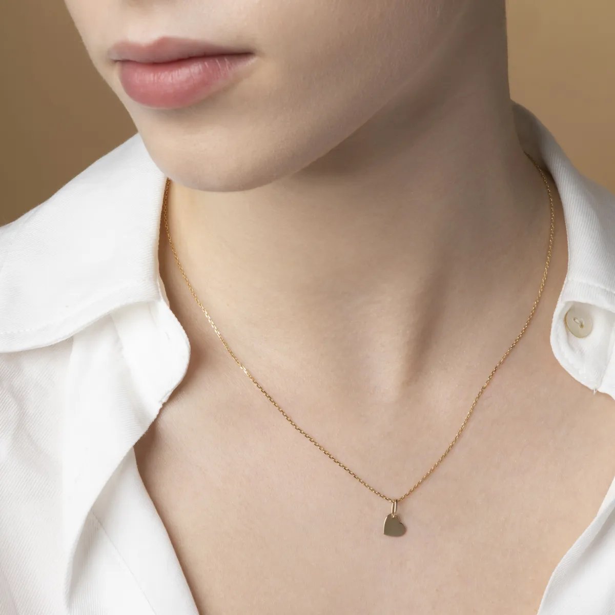 Yellow gold flat heart-shaped pendant