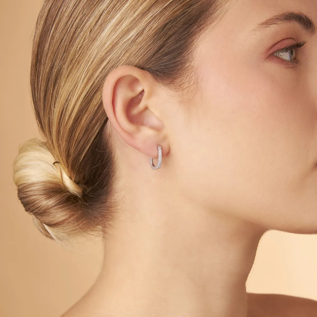 White gold earrings with cubic zirconia