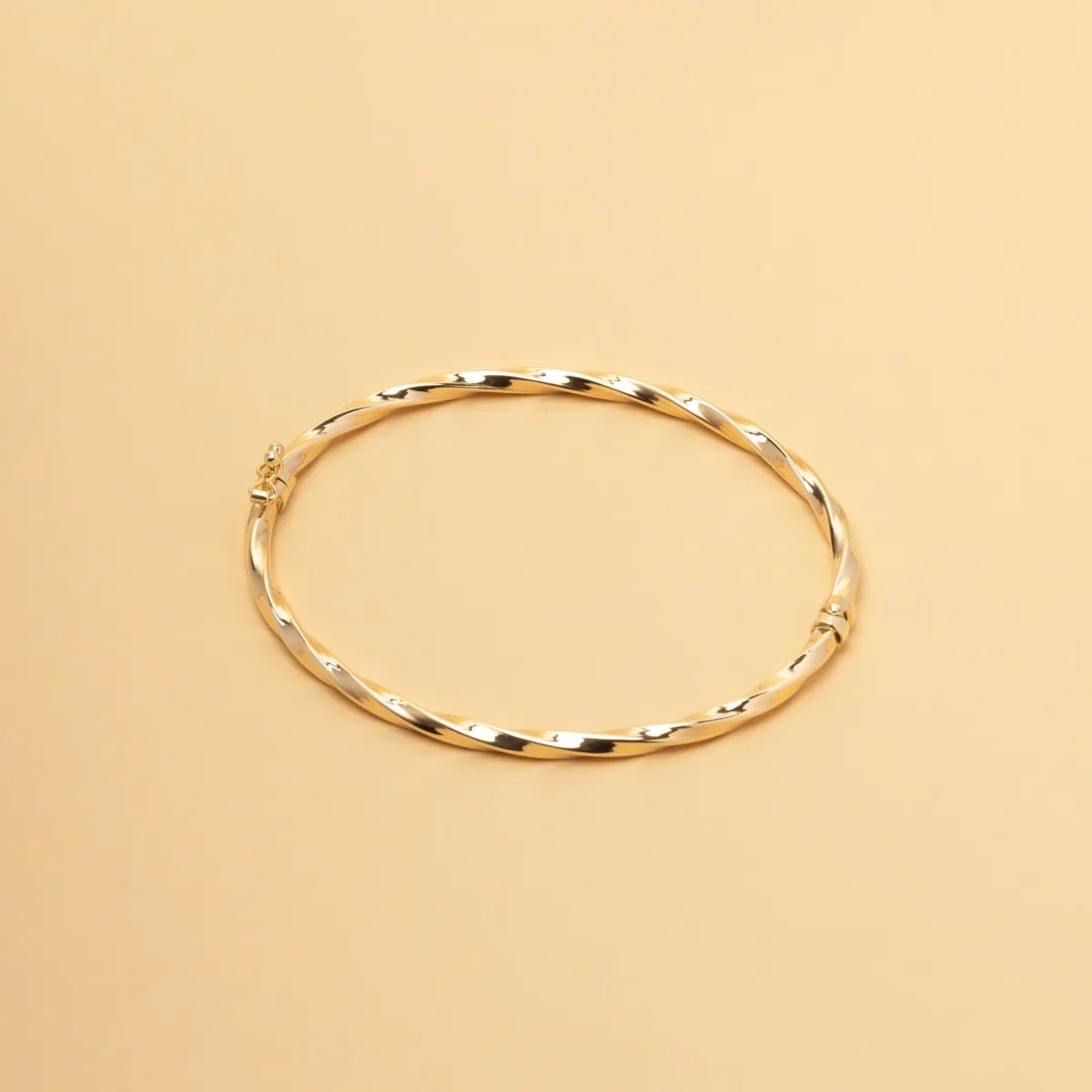 Yellow gold bangle