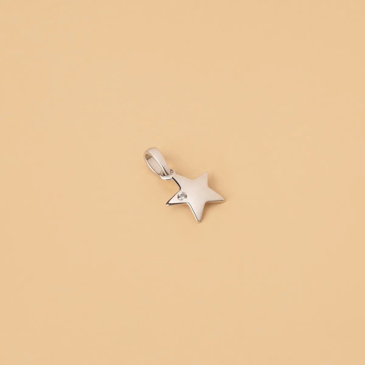 White gold star-shaped pendant with cubic zirconia
