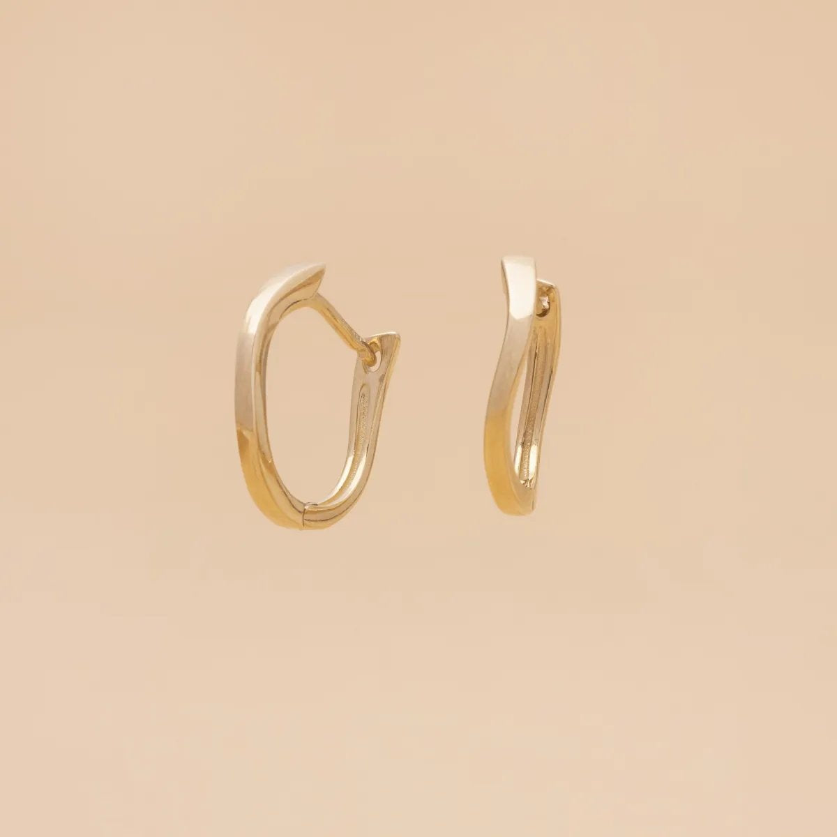 Yellow gold oval earrings