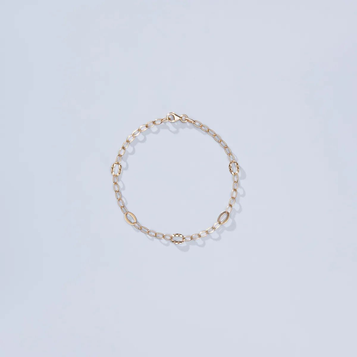 Light yellow gold bracelet with diamond-cut elements
