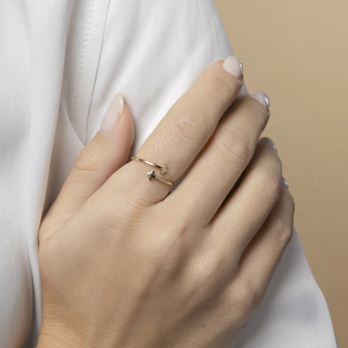 Yellow gold ring with crosses