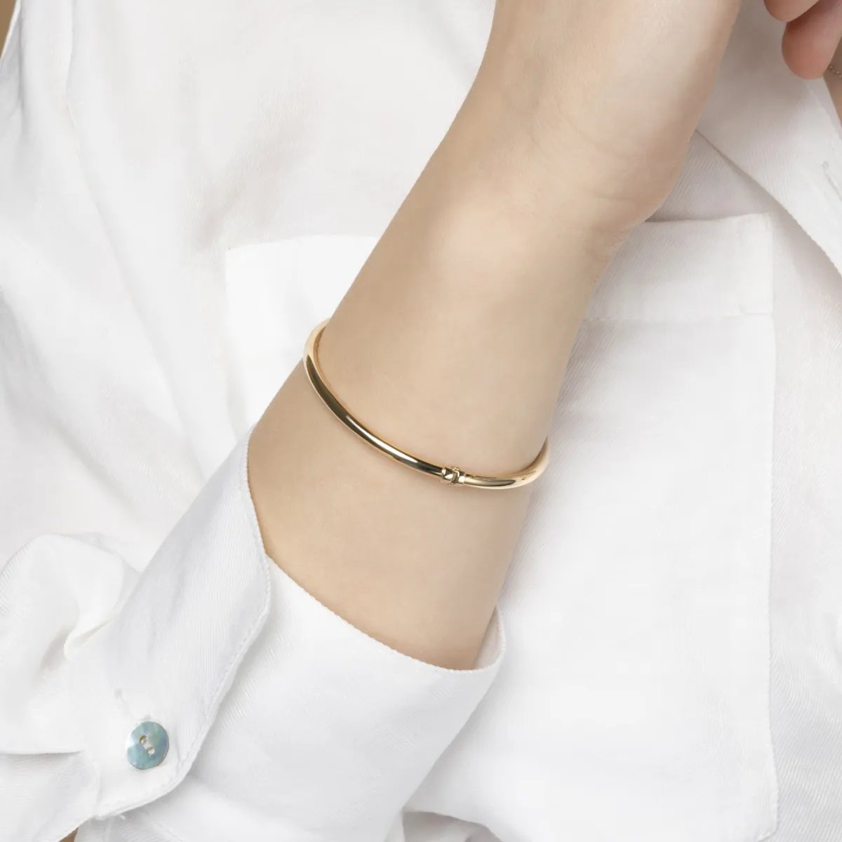 Yellow gold hollow bangle bracelet