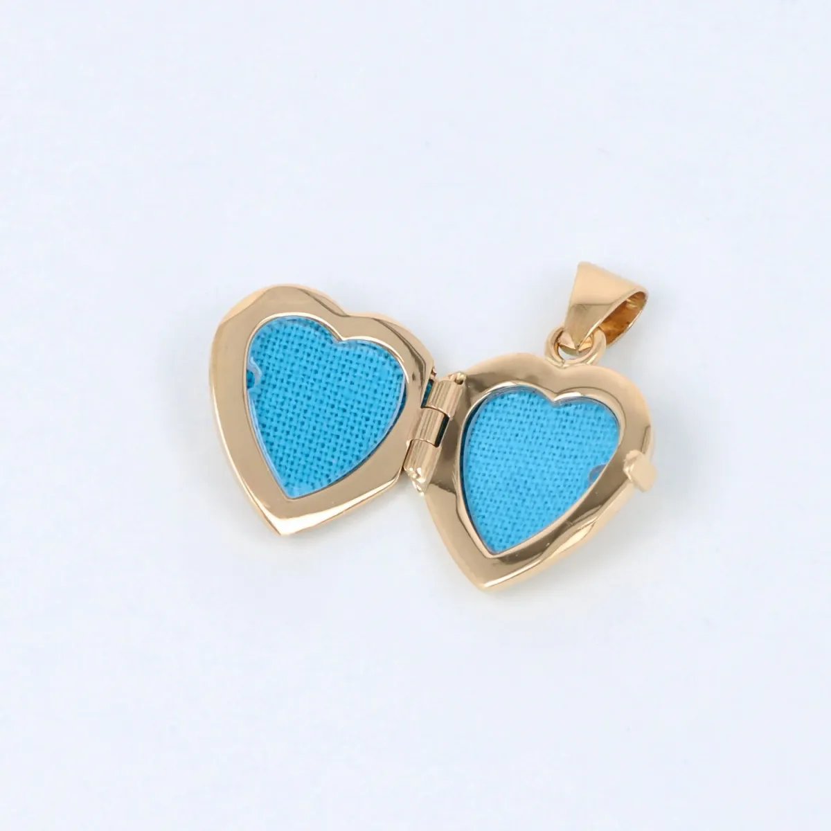 Yellow gold heart-shaped photo pendant with zirconia
