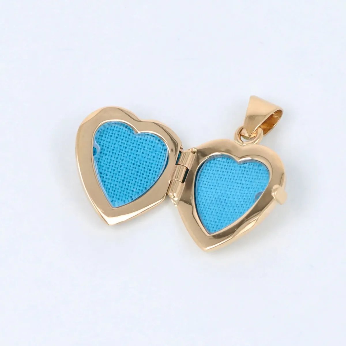 Yellow gold heart-shaped photo pendant with zirconia