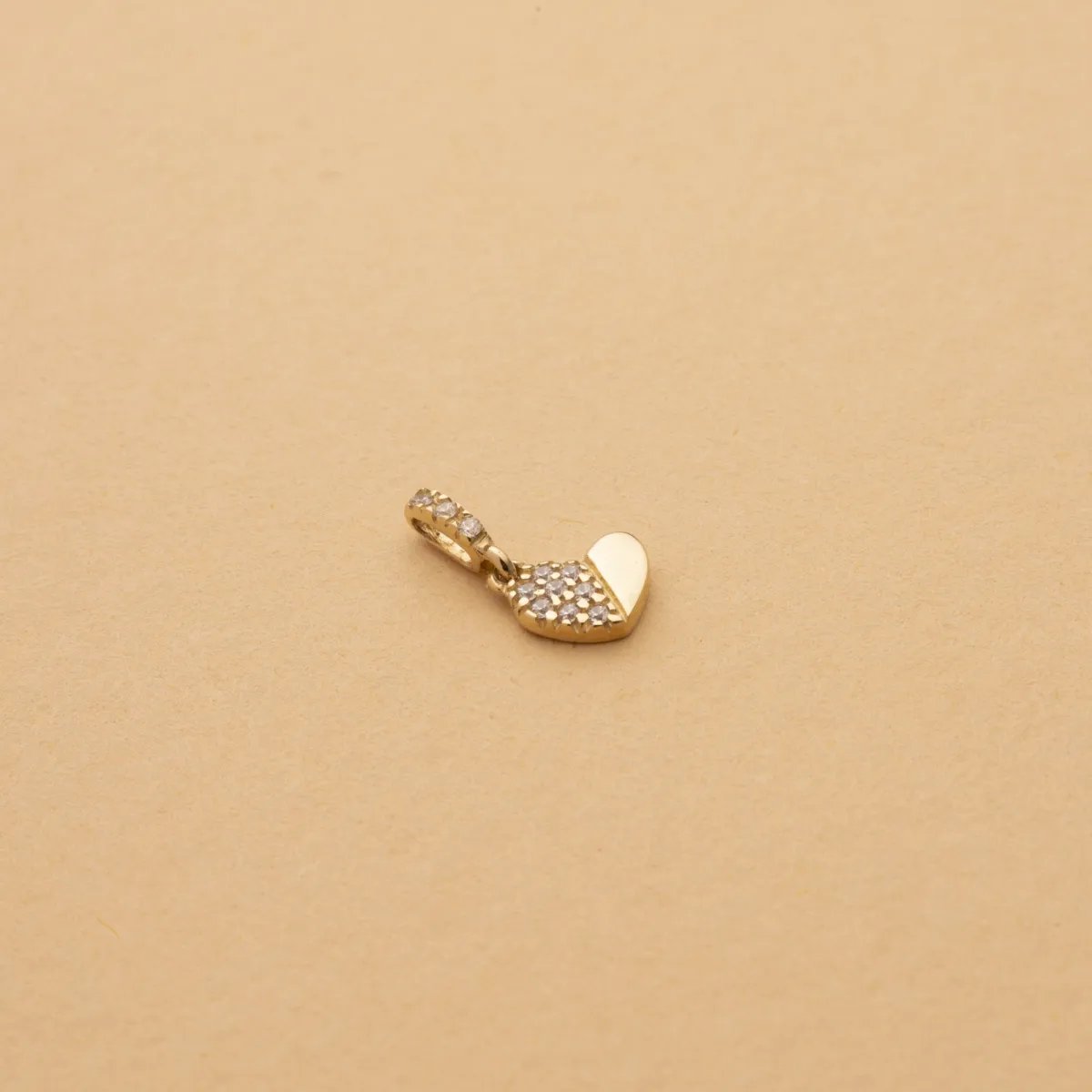 Yellow gold heart-shaped pendant with cubic zirconia