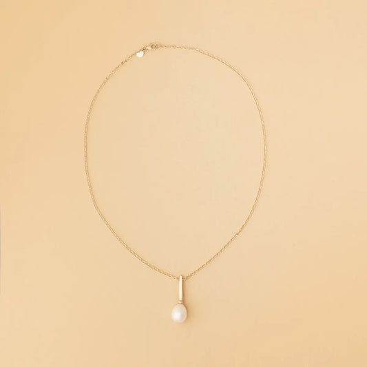 Yellow gold classic necklace with pearl