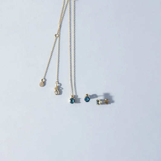 Yellow gold earrings and necklace set with natural stones