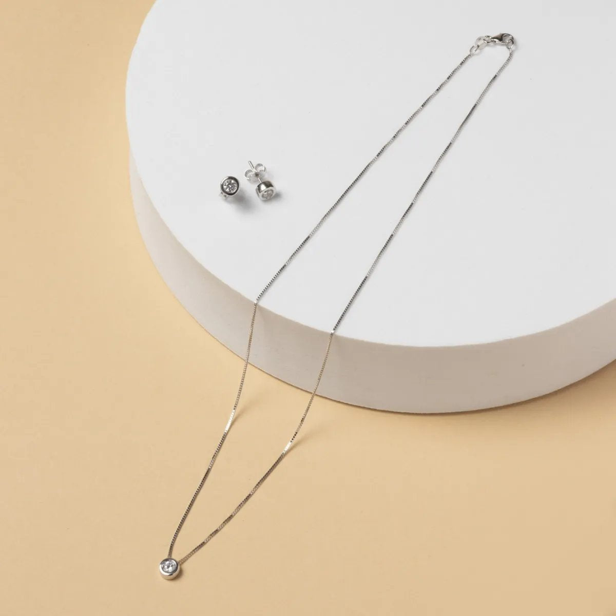 White gold solitare set with cubic zirconia: necklace and earrings