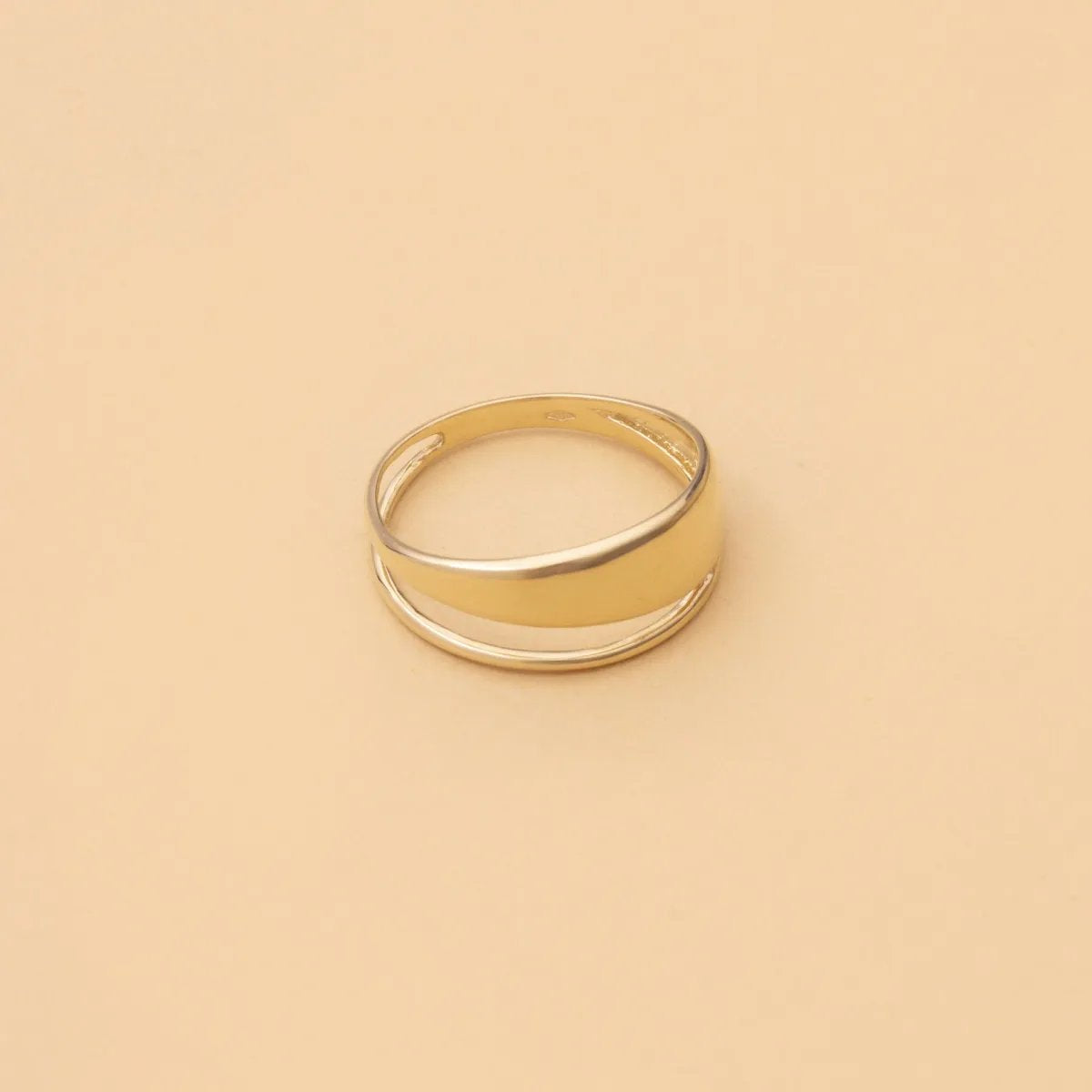 Yellow gold ring