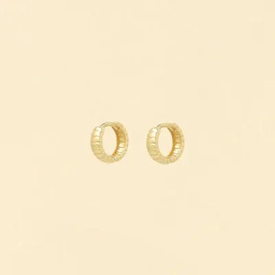 Yellow gold hoop earrings with groove
