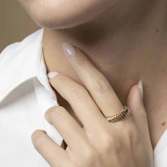 Yellow gold ring