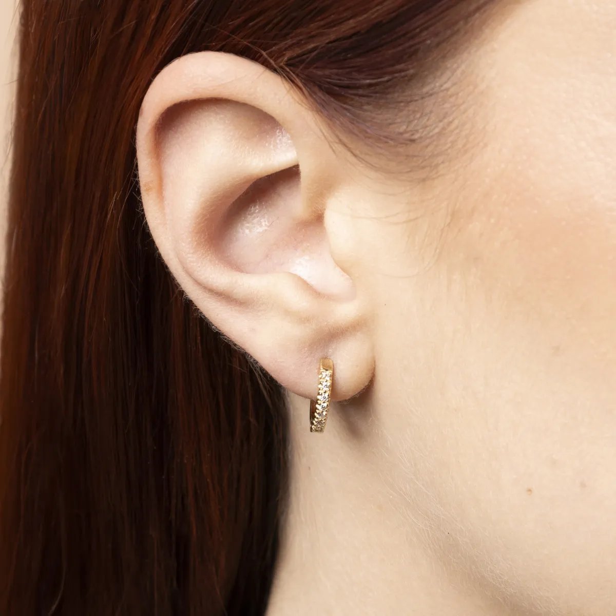 Yellow gold round earrings with cubic zirconia