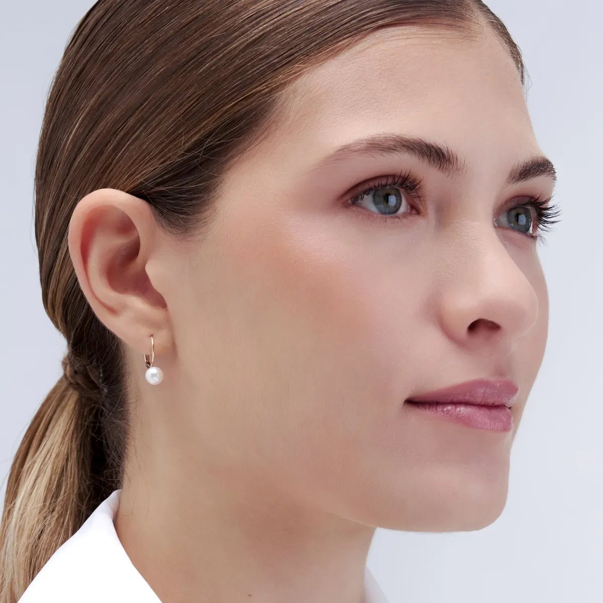 Casual yellow gold earrings with pearl