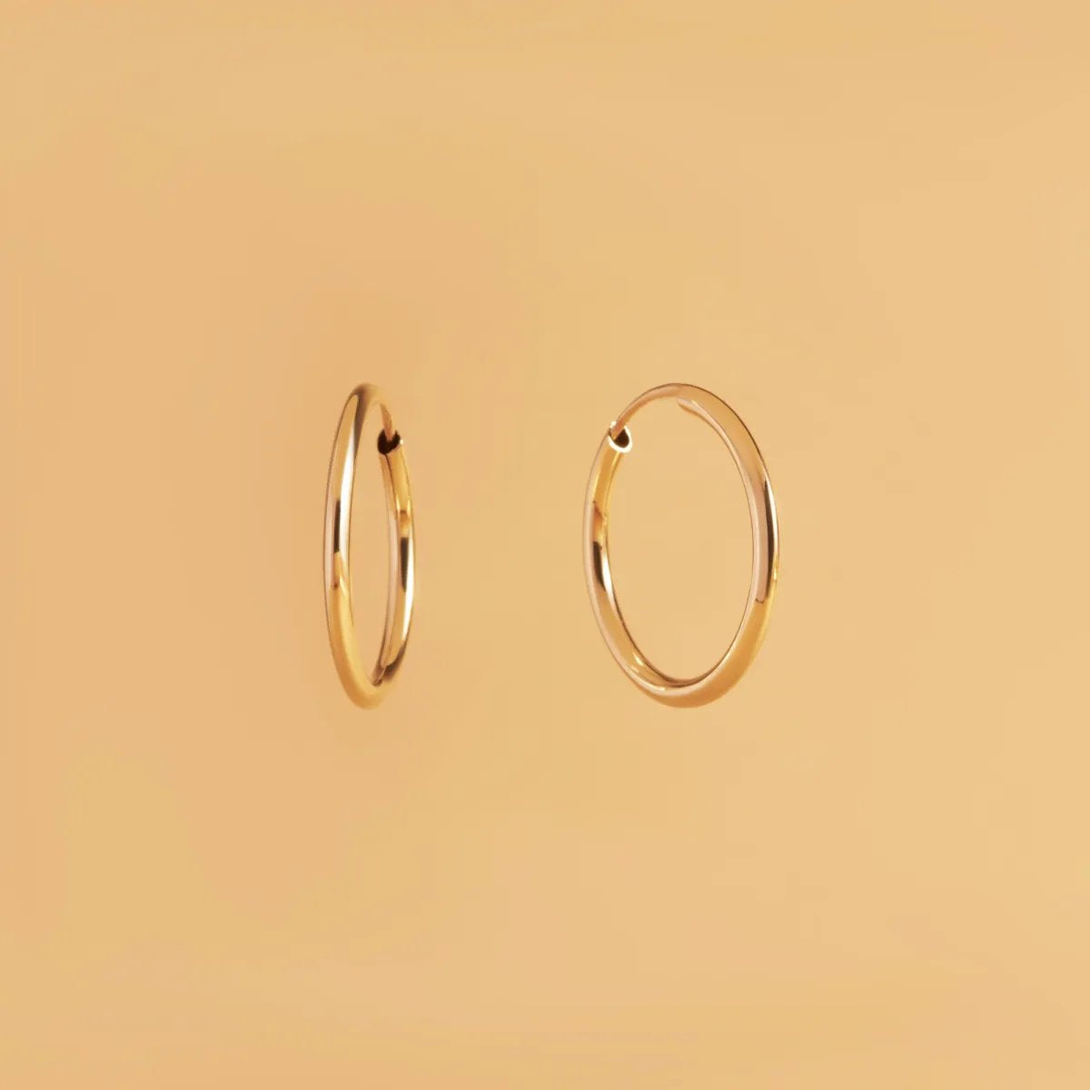 Yellow gold flex tube earrings 18 mm