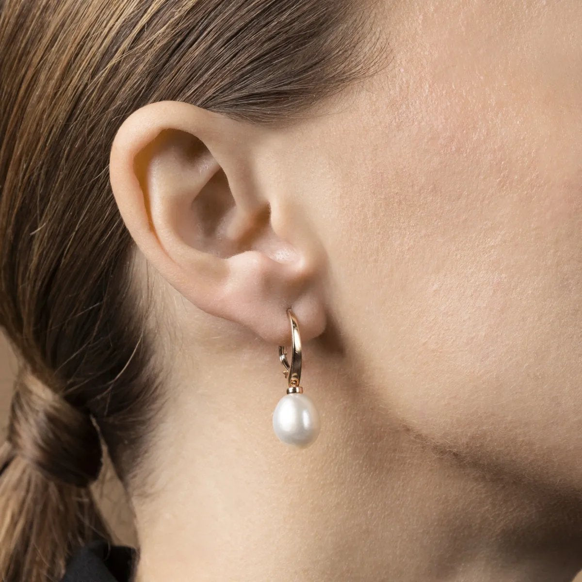 Red gold classic earrings with pearl (short leverback)