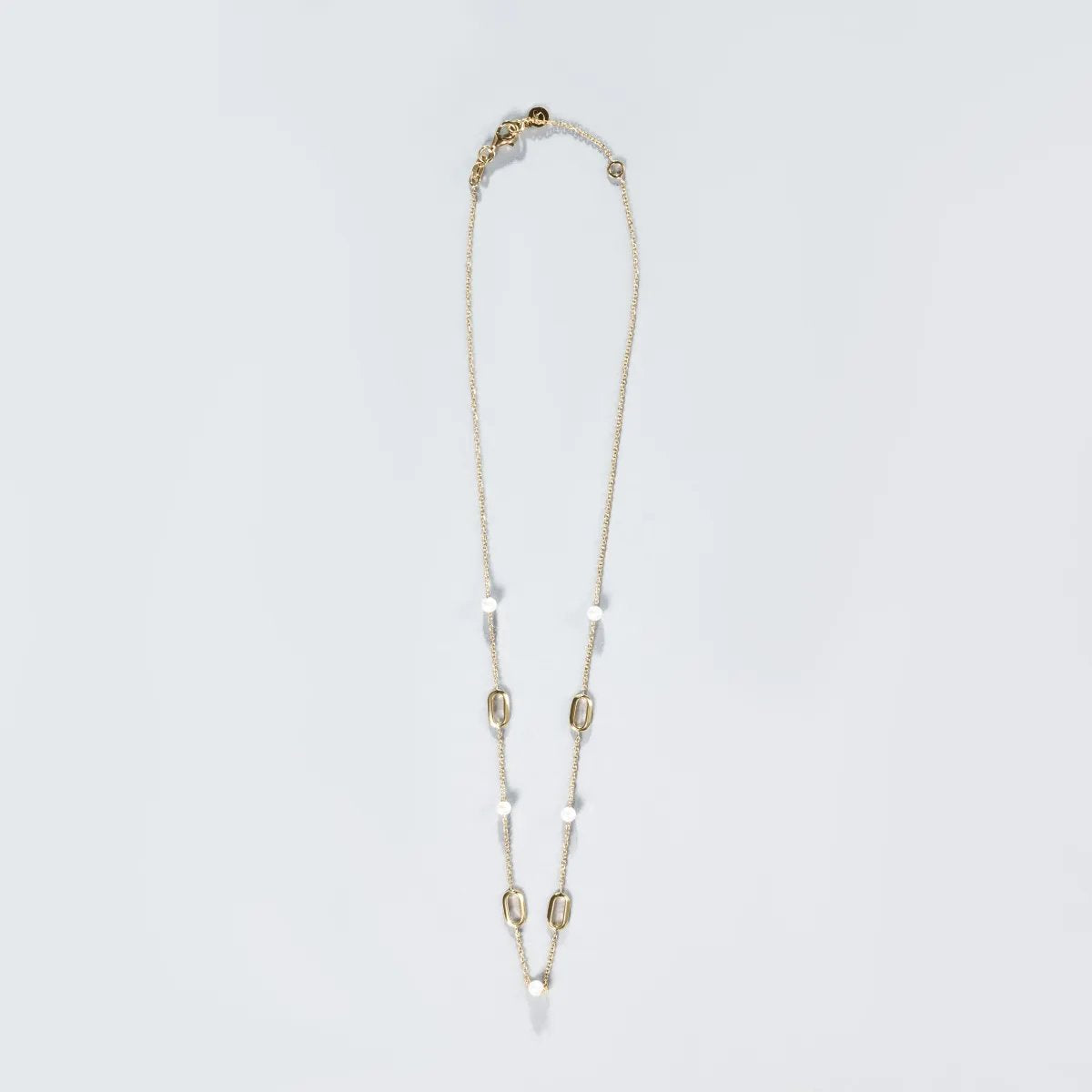 Yellow gold necklace with pearls