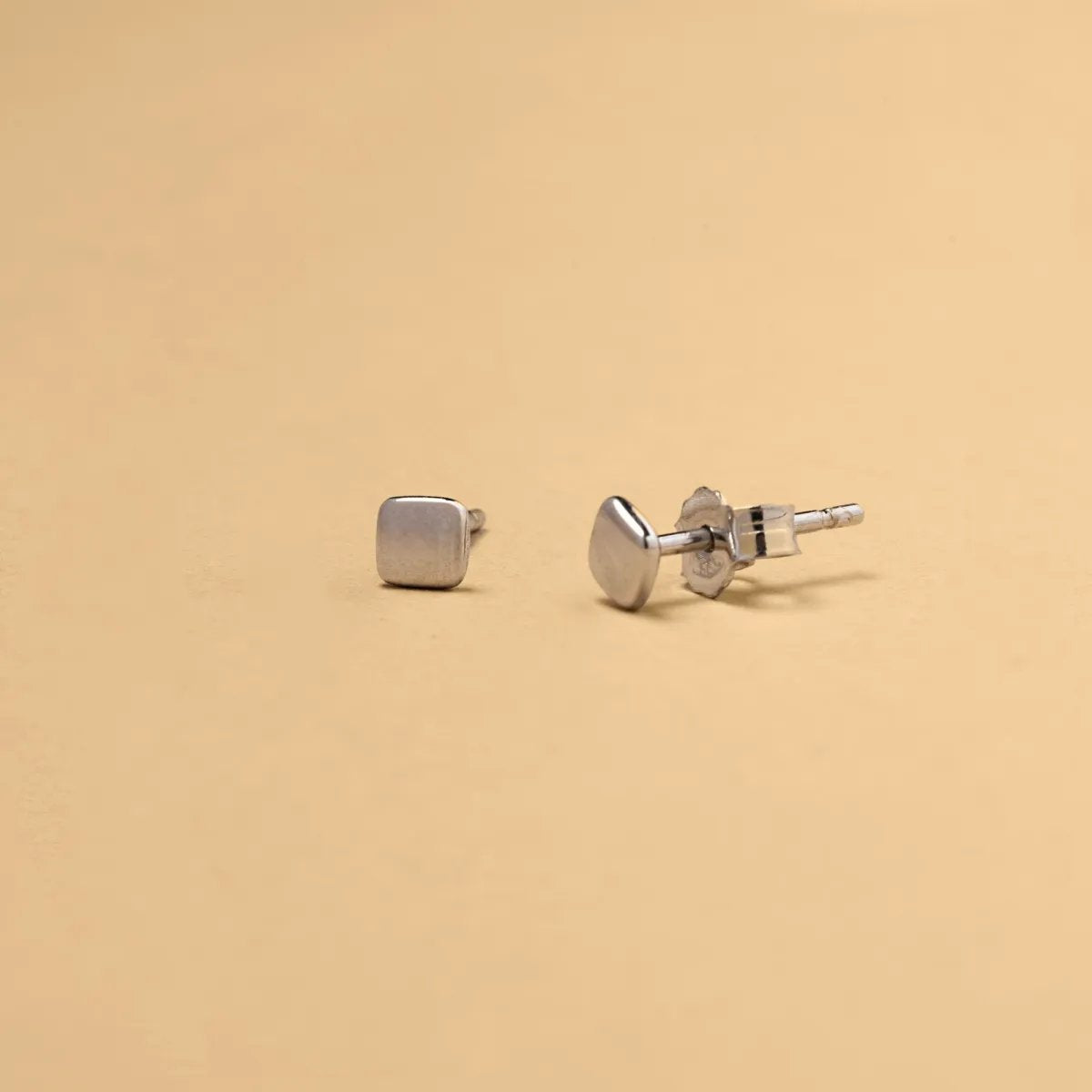 White gold squared earrings
