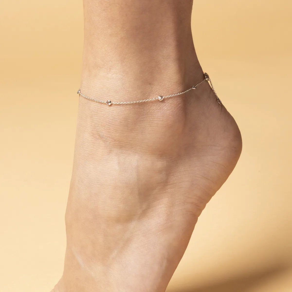 White gold anklet with cubic zirconia