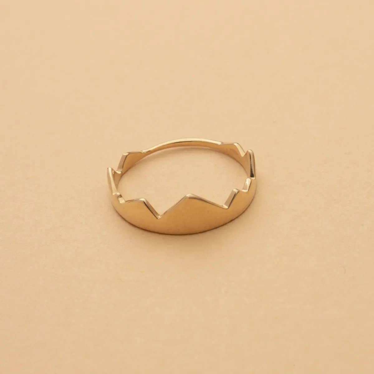 Yellow gold ring