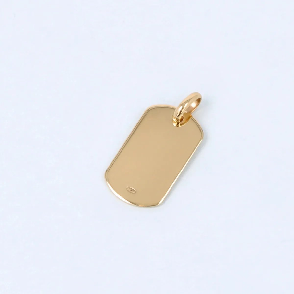 Yellow gold pendant ideal for engraving
