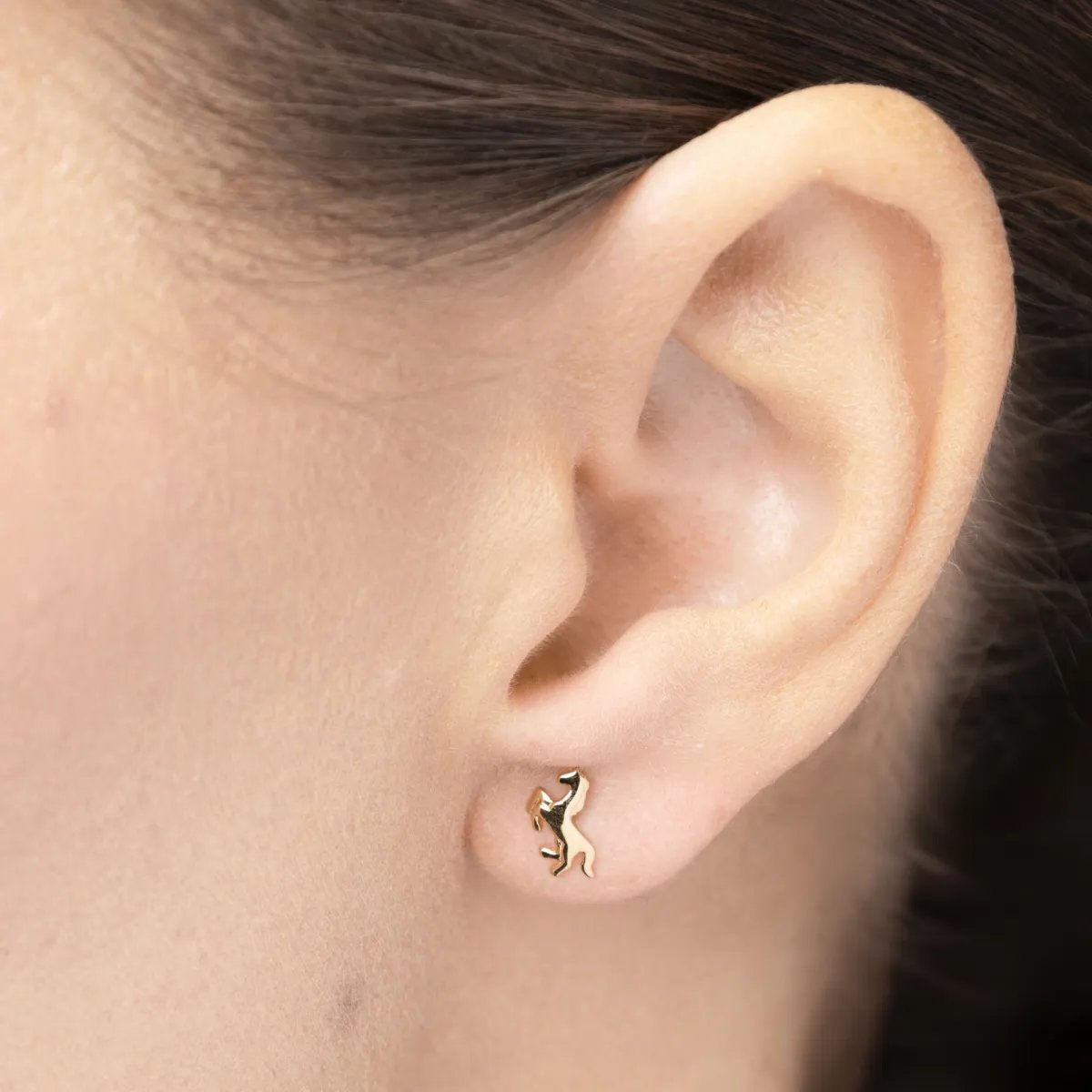 Yellow gold horse-shaped earrings