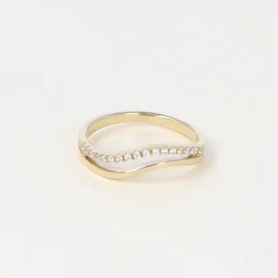 Yellow gold ring with cubic zirconia