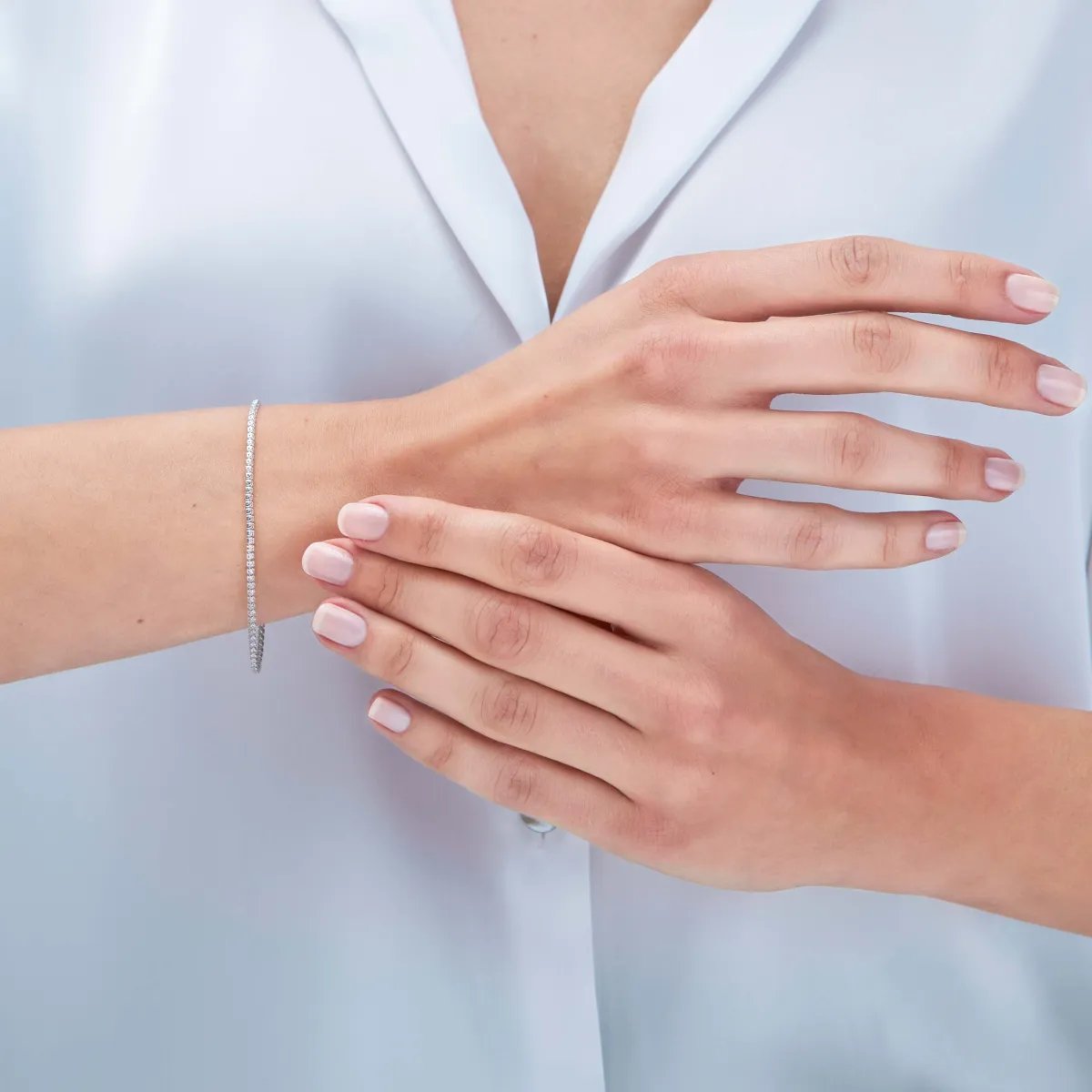 White gold tennis bracelet with cubic zirconia
