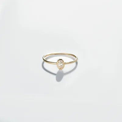 Yellow gold solitaire ring with zirconia