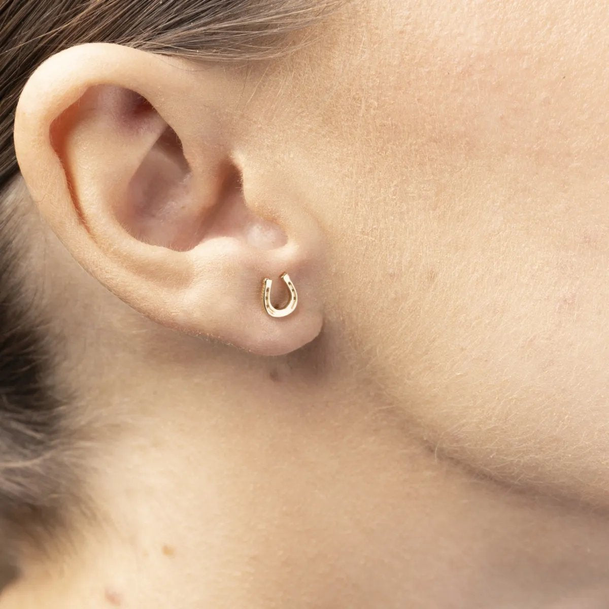 Yellow gold horseshoe-shaped earrings