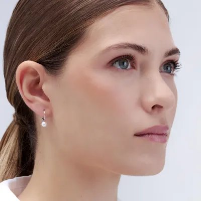 Casual white gold earrings with pearl