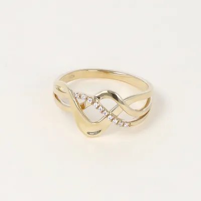 Yellow gold ring with cubic zirconia